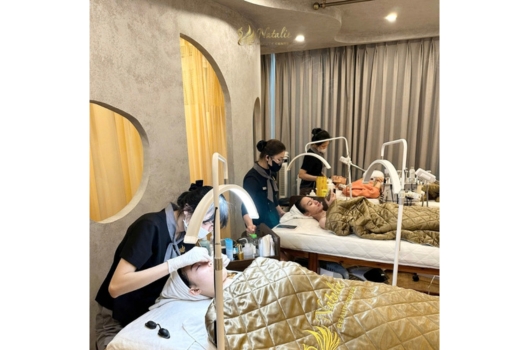 nen-hoc-spa-hay-phun-xam